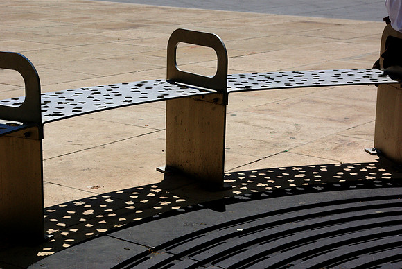 Oval Bench on Place Conillac -- Bordeaux
