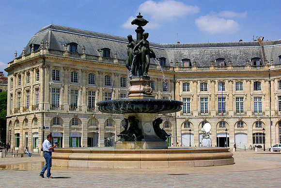Fountain at Place de la Bourse 2 -- Bordeaux