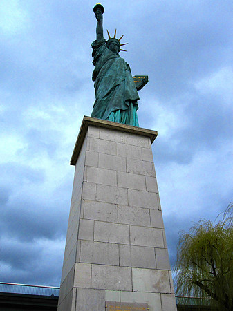 ParisianStatueOfLibertyII